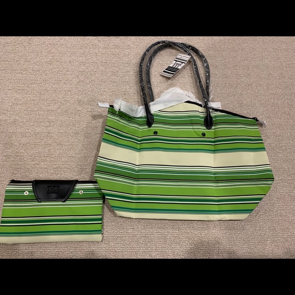 Two’s Company Women’s 2 Bags in One Travel Bag - Picture 2 of 3